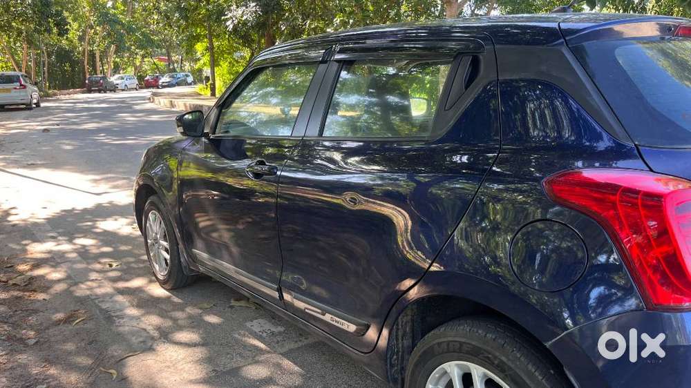 Showroom-condition, Accident-free Maruti Suzuki Swift Zxi