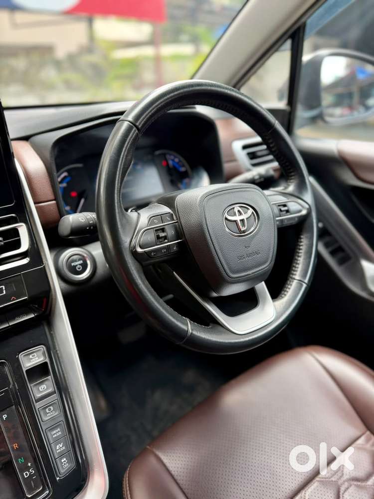 Toyota Innova Hycross 2.0 Vx Hybrid 8 Str, 2023, Petrol