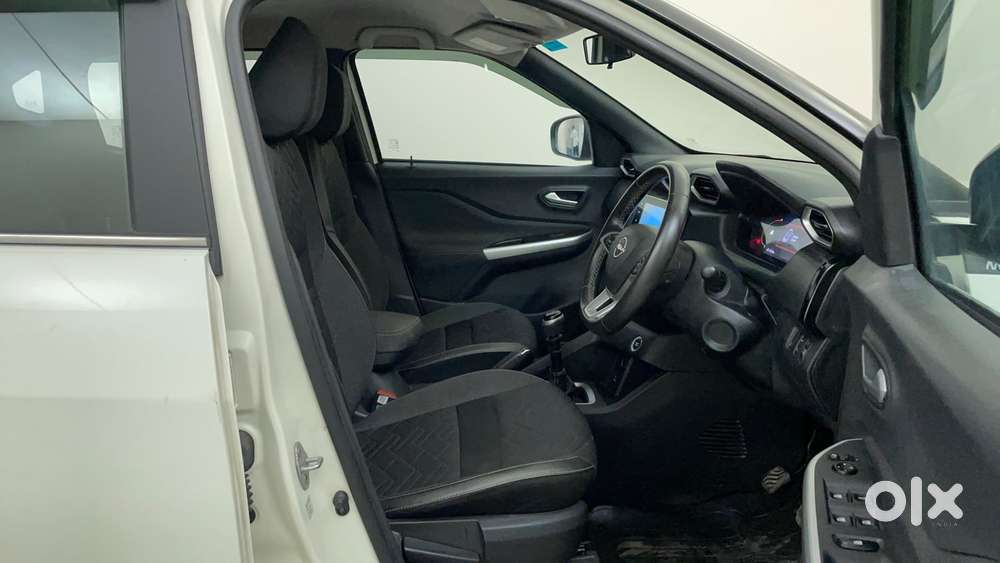 Nissan Magnite 1.0 Xv Premium Dual Tone, 2024, Petrol