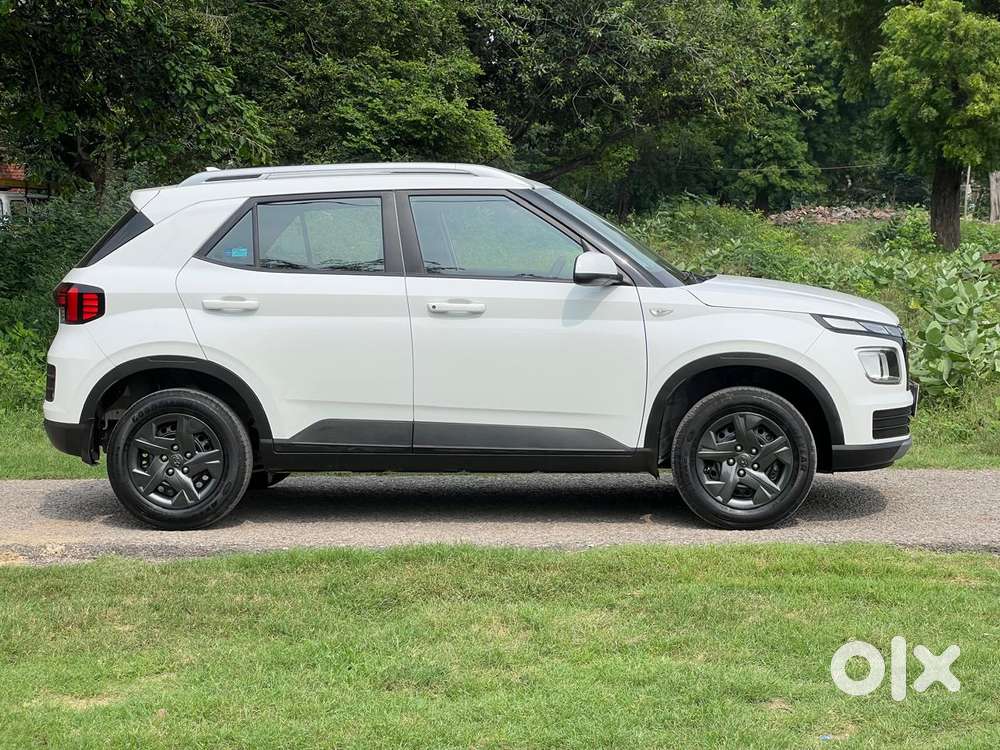 Hyundai Venue S (o) 1.2 Petrol Knight Edition, 2024, Petrol