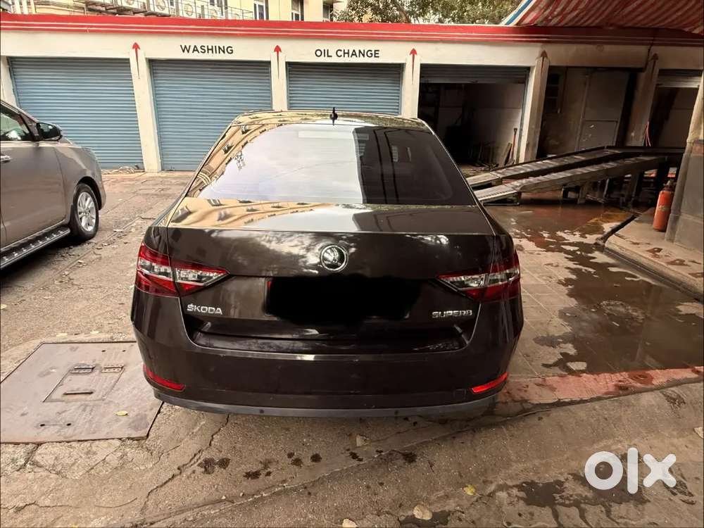 Skoda Superb 2017 L&kpetrol 28000 Km Driven