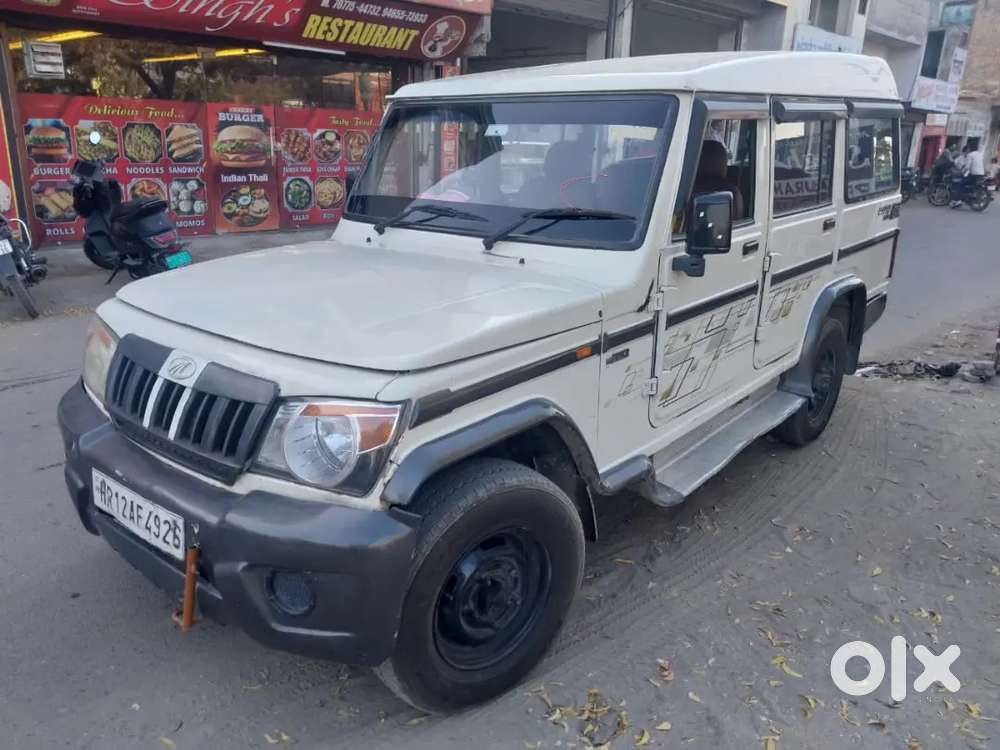 Mahindra 9 Seater Bolero