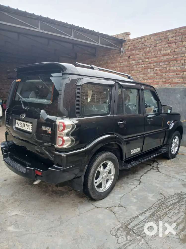 Mahindra Scorpio S10 2017
