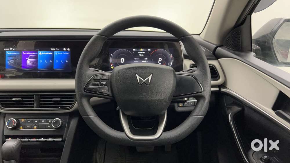 Mahindra Xuv700 2.0 Ax 5 Petrol At Str, 2023, Petrol