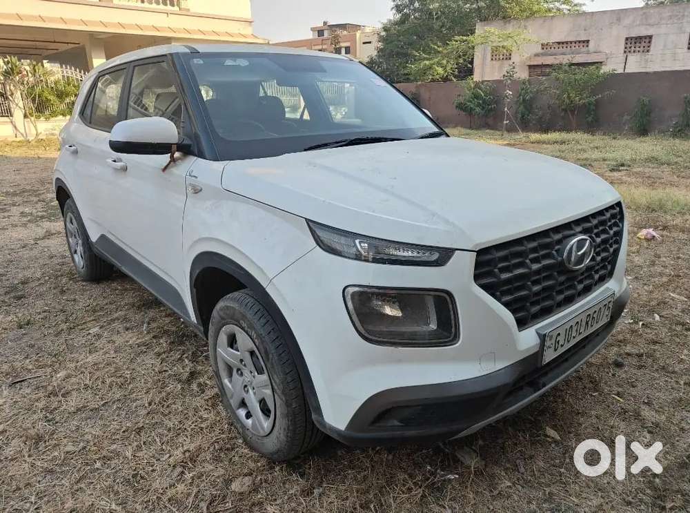 Hyundai Venue 2021 Petrol 14445 Km Driven