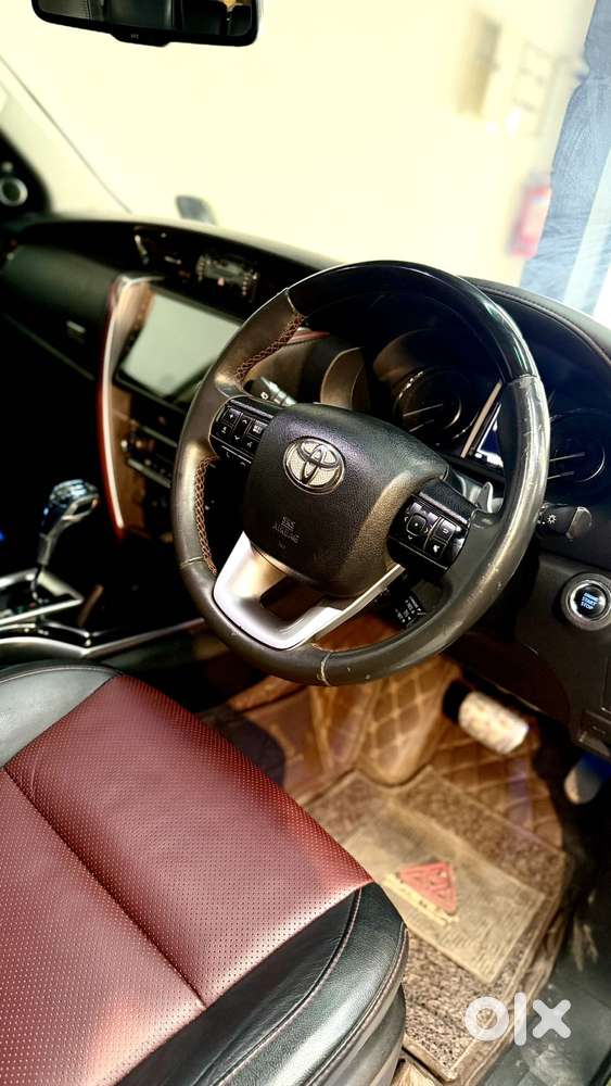 Toyota Fortuner 2.8 Legender 4x4, 2022, Diesel