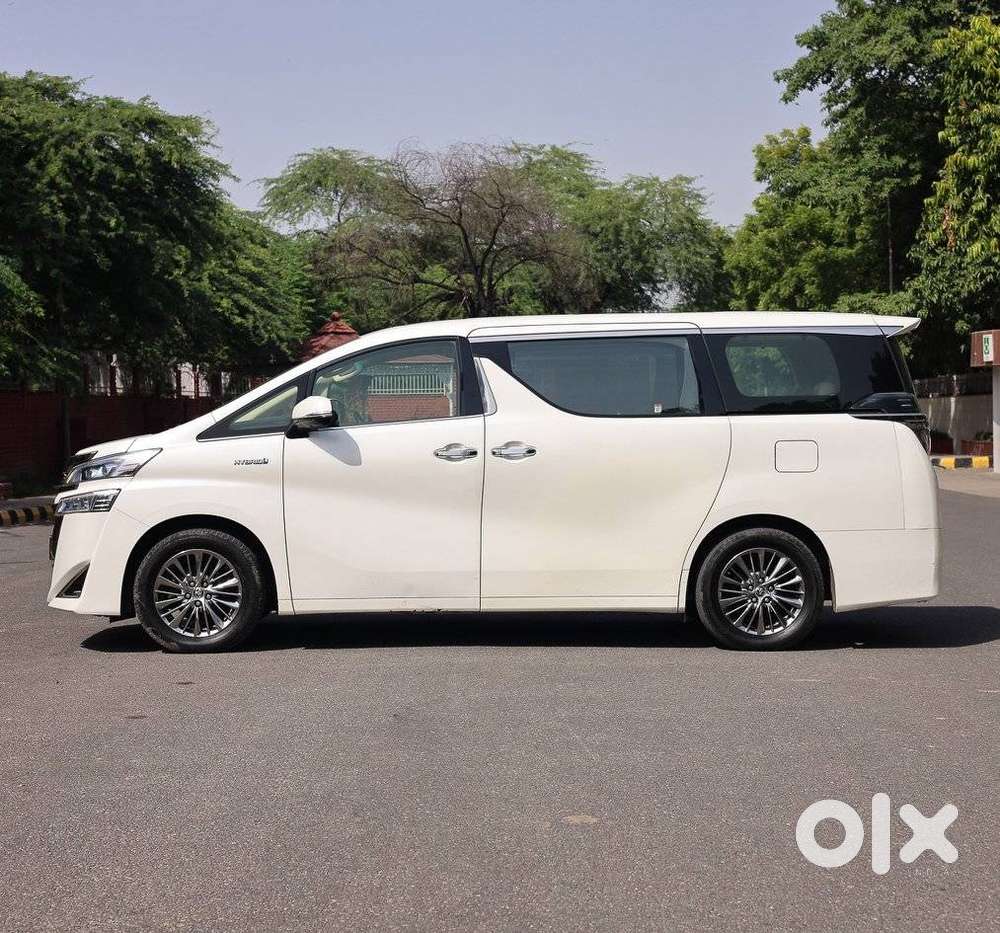 Toyota Vellfire 2.5 Hybrid, 2023, Petrol
