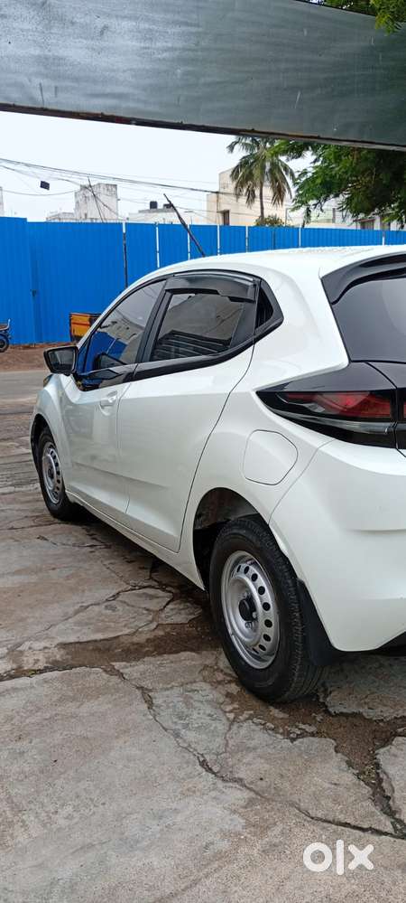 Tata Altroz 1.2 Xe, 2023, Petrol