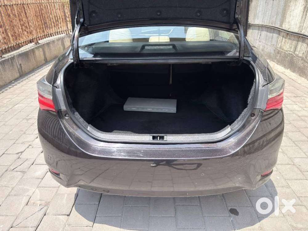 Toyota Corolla Altis 2013-2017 Vl At, 2017, Petrol
