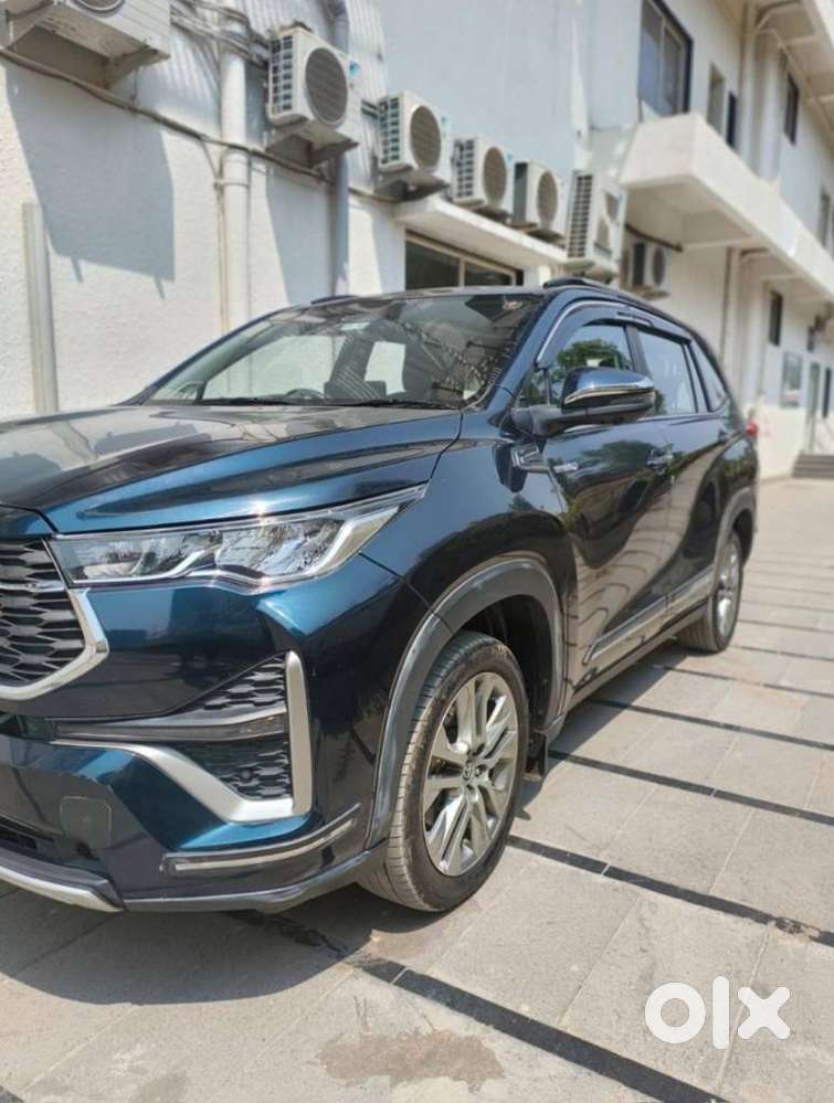 Toyota Innova Hycross 2.0 Zx (o) Hybrid 7 Str, 2023, Petrol