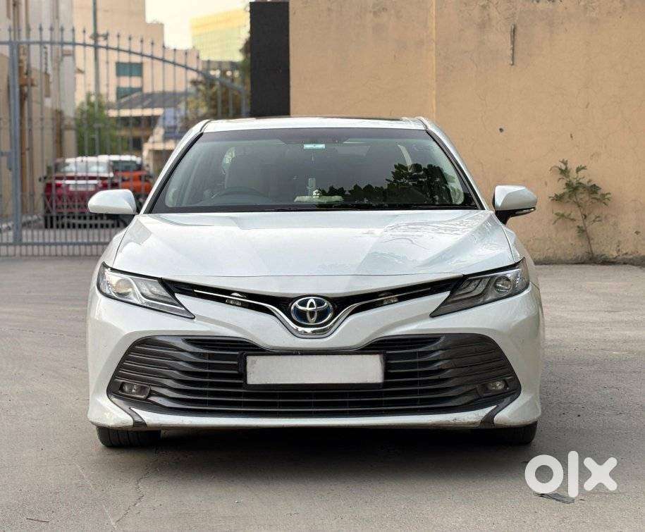 Toyota Camry Hybrid, 2020, Cng & Hybrids