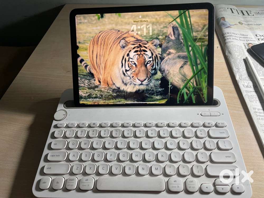 Ipad air 4 (64gb ,wifi)+ apple pencil 2 gen + keyboard - Tablets