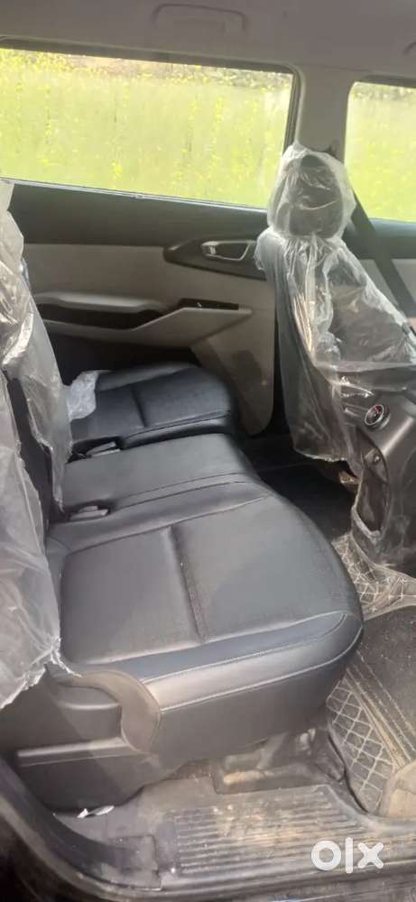 Kia Carens Clavis 2025 Petrol 3300 Km Driven