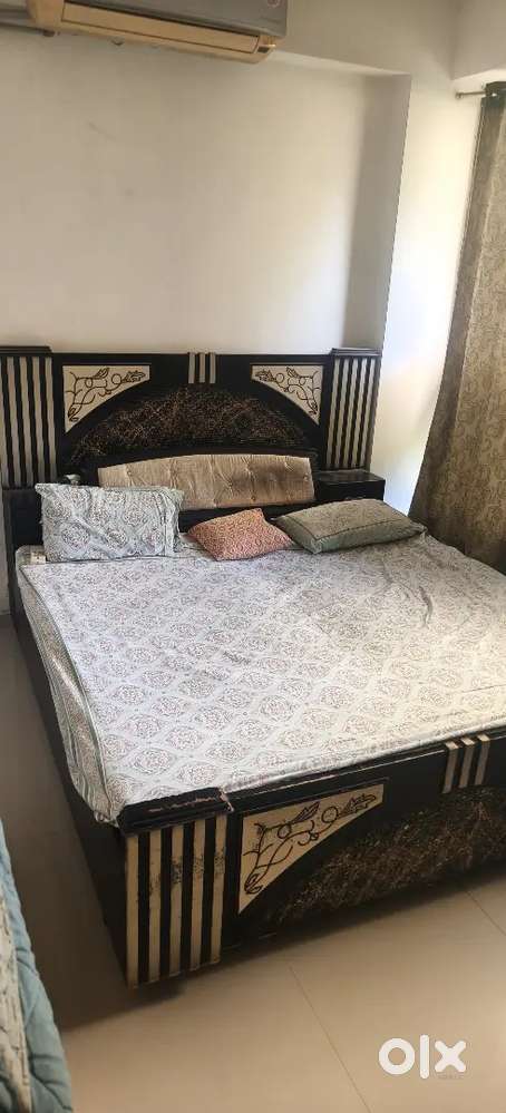 DOUBLE BED (7 X 6 )