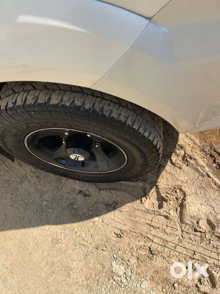 Tata Safari Storme 2015