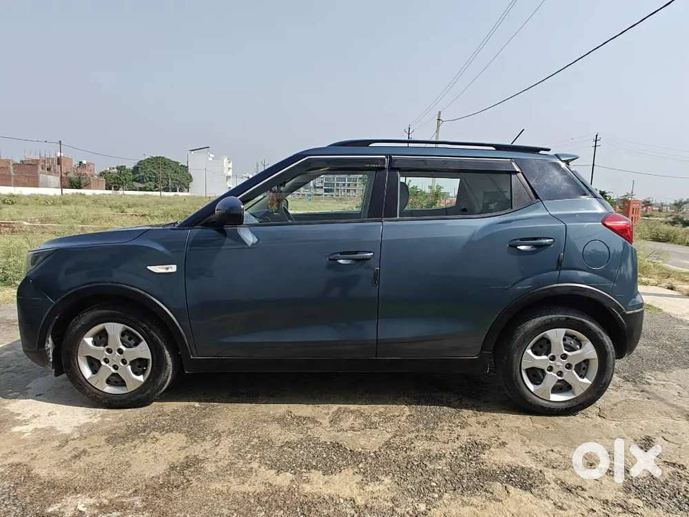 Mahindra Xuv 300 W6 Petrol With Sunroof