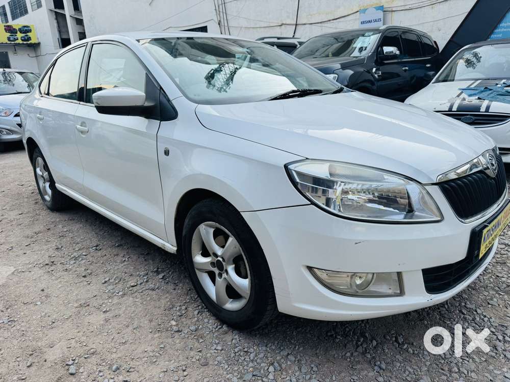 Skoda Rapid 1.6 Mpi Ambition, 2015, Petrol