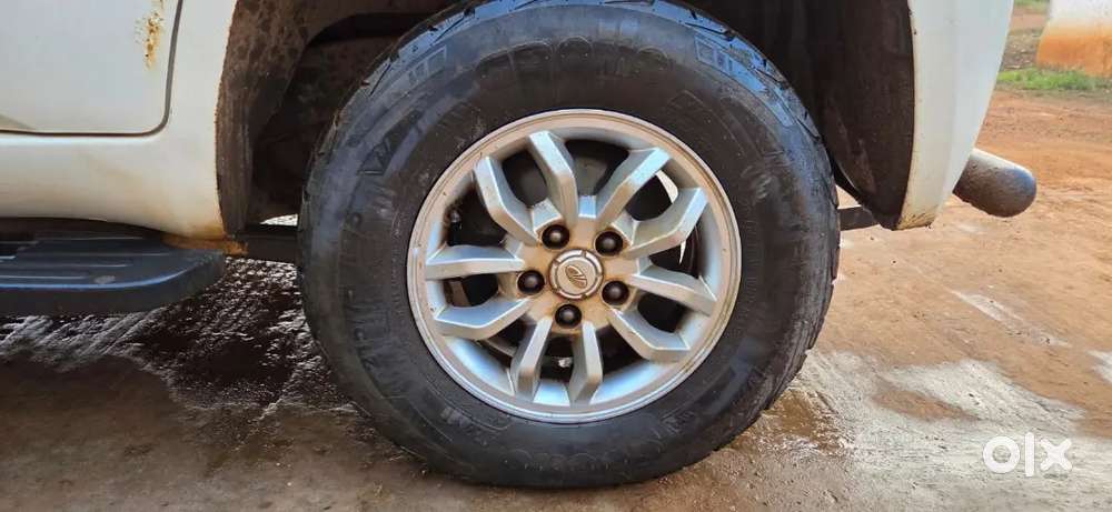 Mahindra Tuv 300 1.5 T8 2017