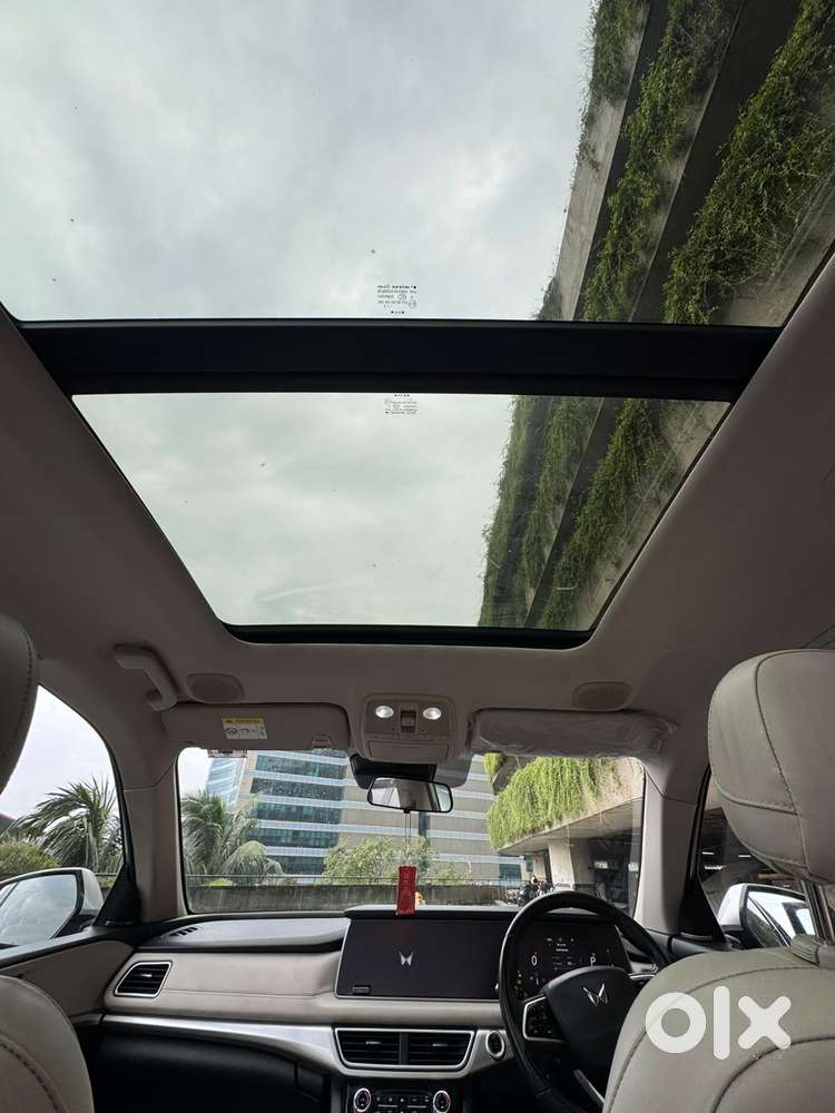 Mahindra Xuv700 2.2 Ax 7 Diesel At Luxury Pack Str Awd, 2022, Electr..