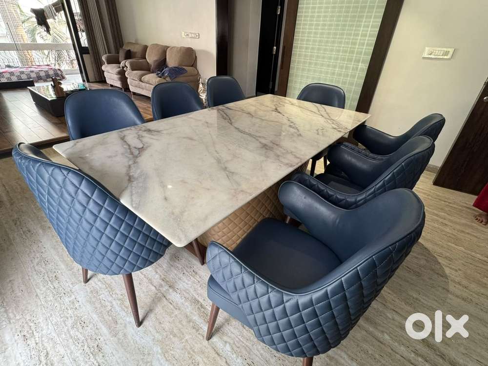8 seater dinning table.