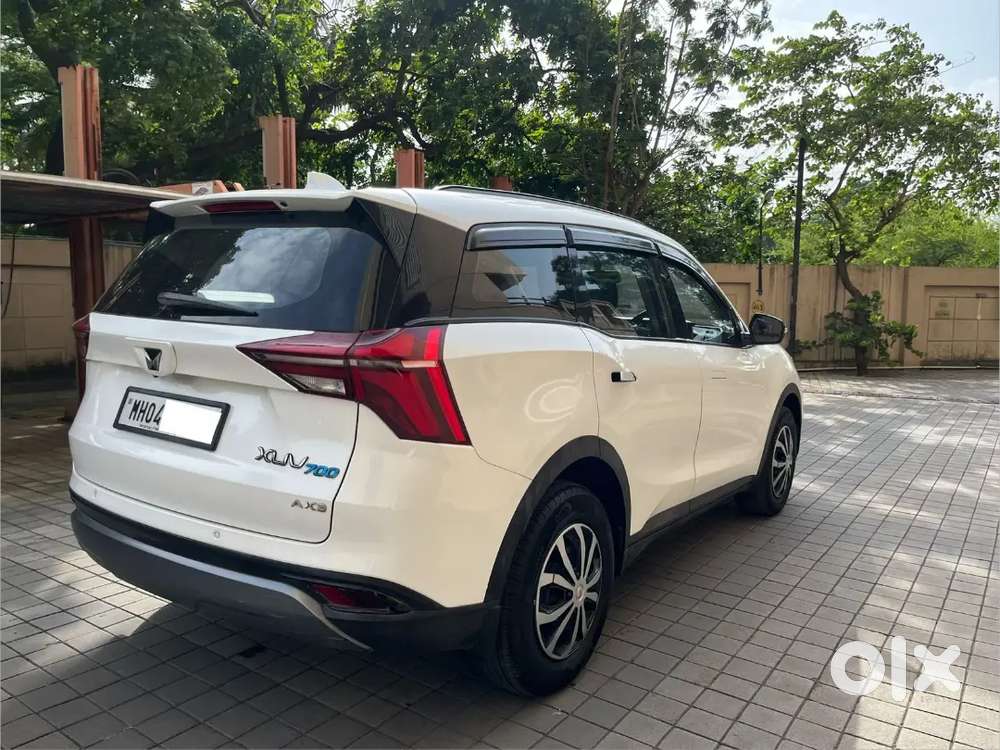 Mahindra Xuv700 Petrol 2022 Variant Ax 3 Showroom Condition.
