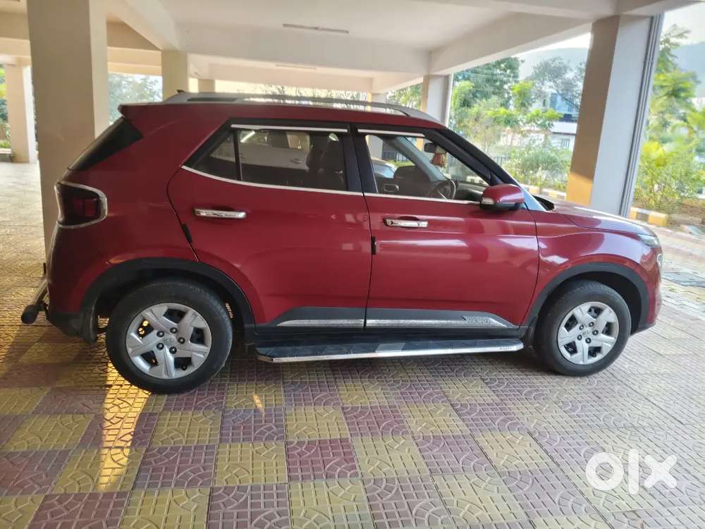 Hyundai Venue 2021 Petrol 28000 Km Driven First Owner