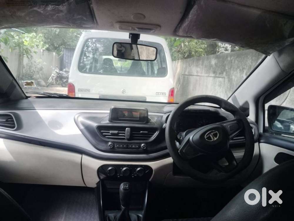 Tata Altroz 1.2 Xe, 2021, Petrol