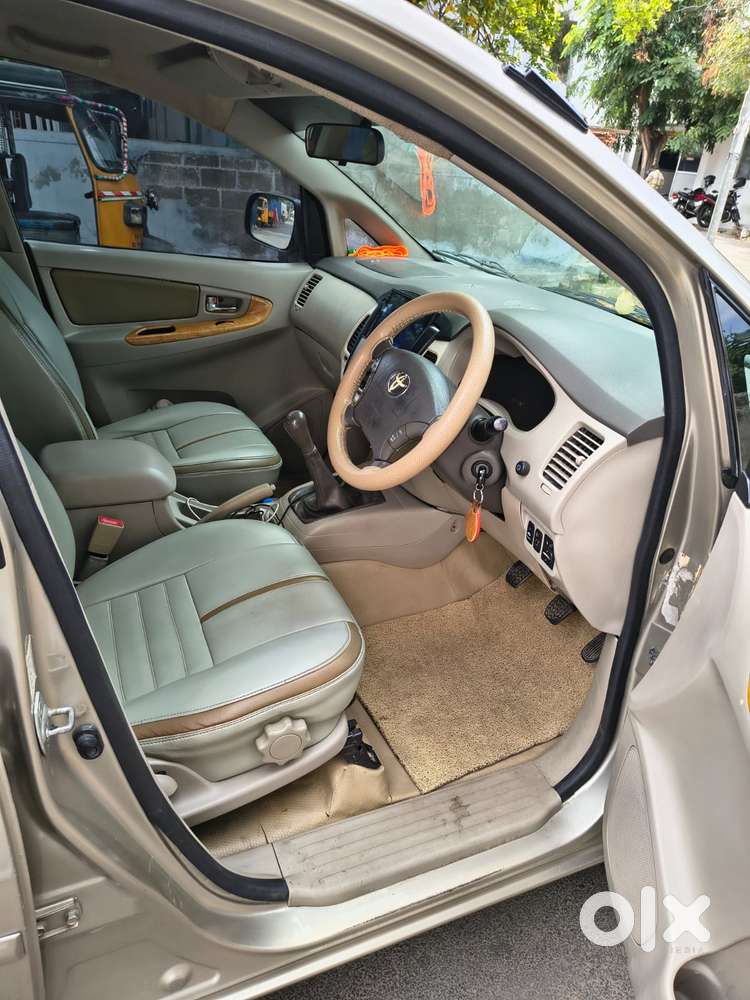 Toyota Innova Crysta 2.4 V 7 Str, 2012, Diesel