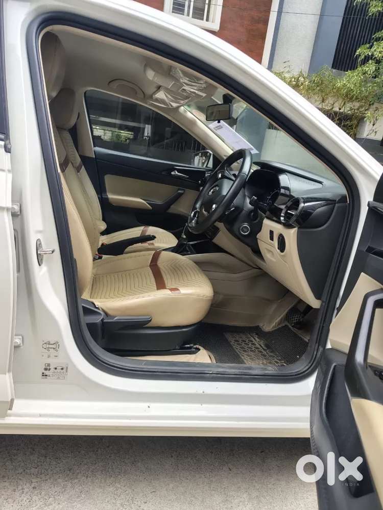 Skoda Slavia Ambition 1.0l Tsi At, 2022, Petrol