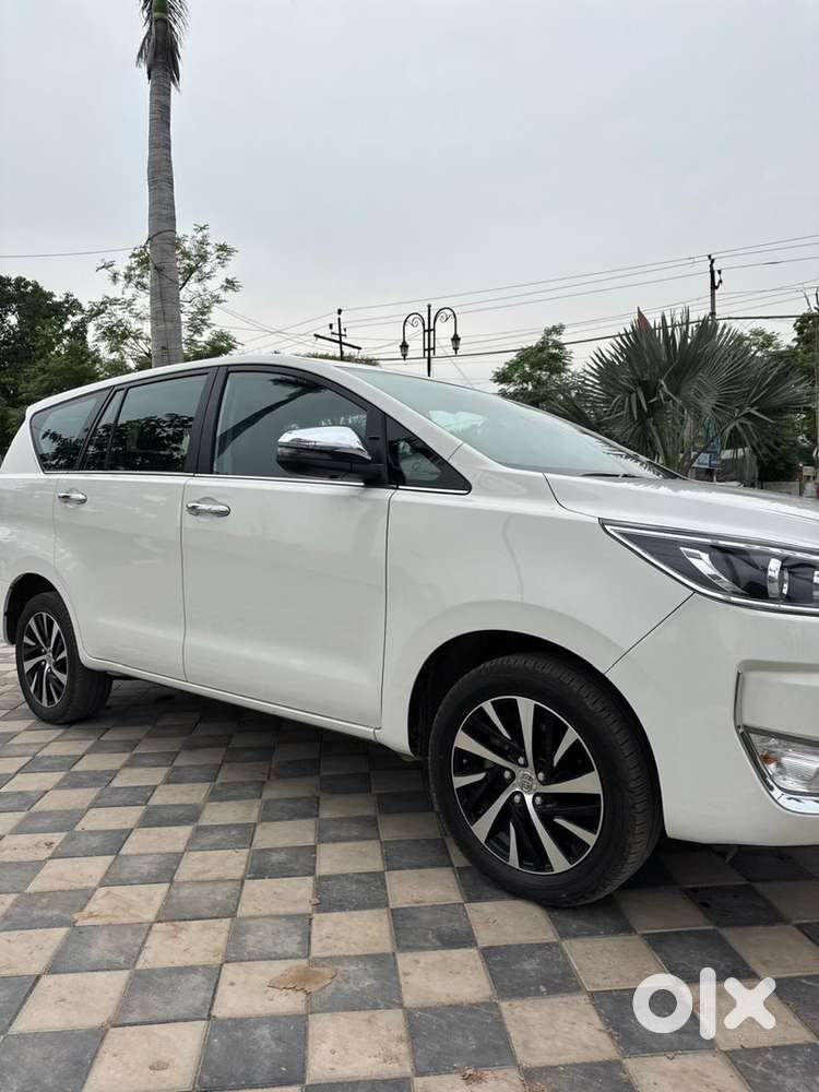 Toyota Innova Crysta 2024