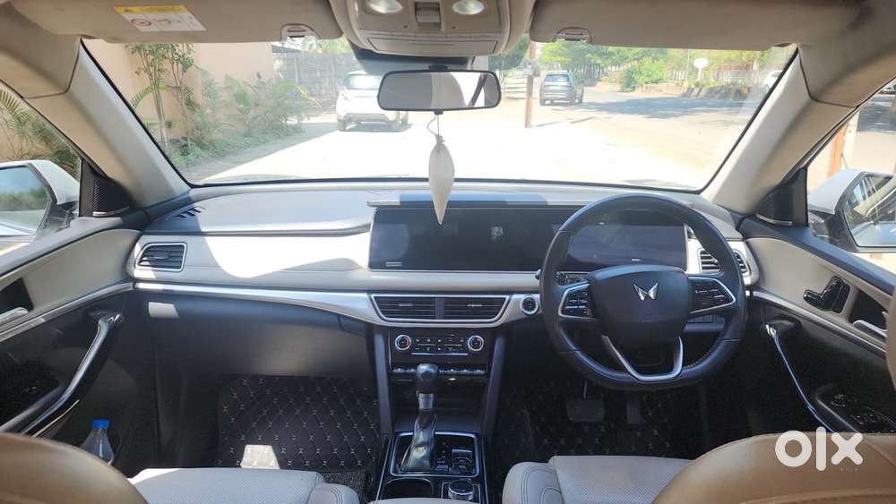 Mahindra Xuv700 2.2 Ax 7 Diesel At Str, 2022, Diesel