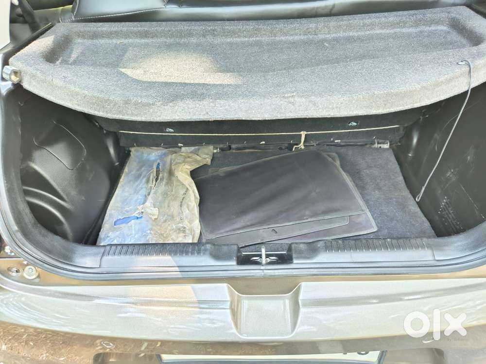 Maruti Suzuki Swift Vxi + Manual, 2022, Petrol