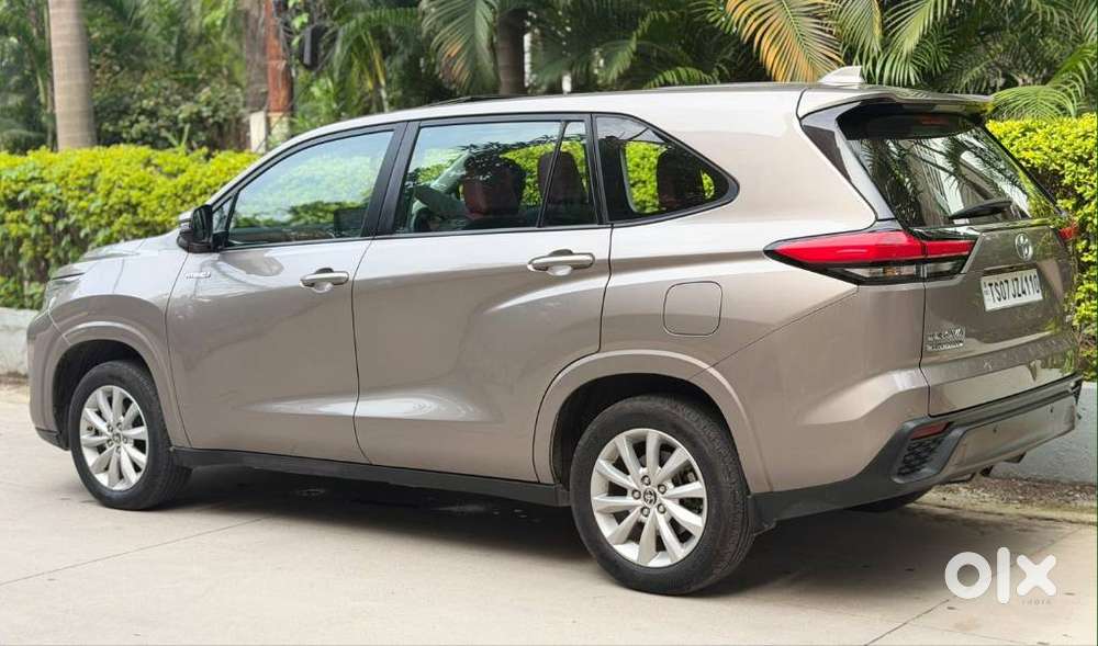 Toyota Innova Hycross 2.0 Vx (o) Hybrid 7 Str, 2023, Petrol