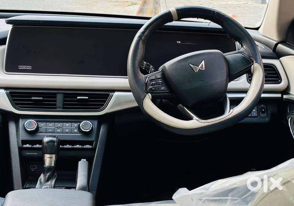 Mahindra Xuv700 2.2 Ax 5 Diesel At 7 Str, 2022, Diesel