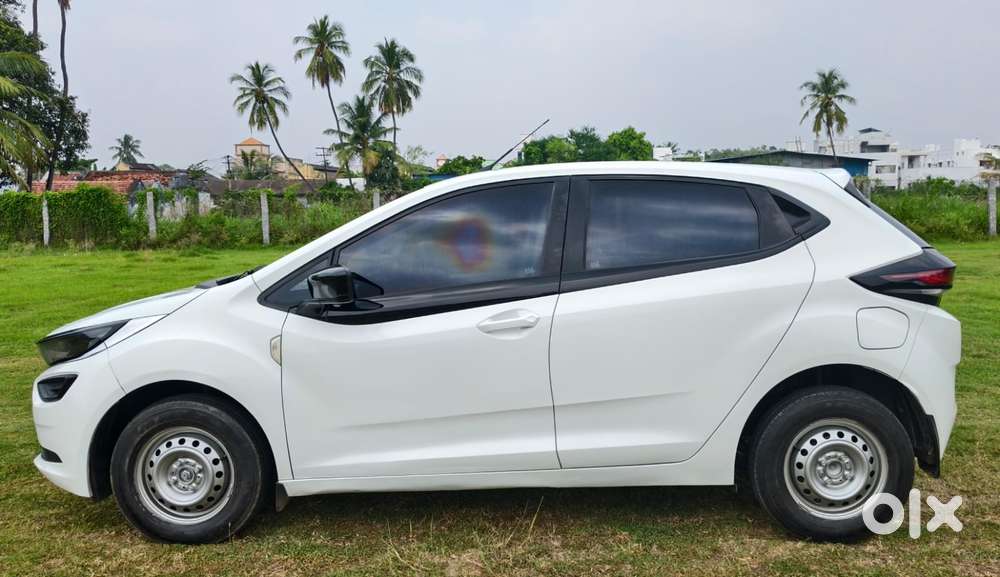 Tata Altroz 1.2 Xm, 2023, Petrol