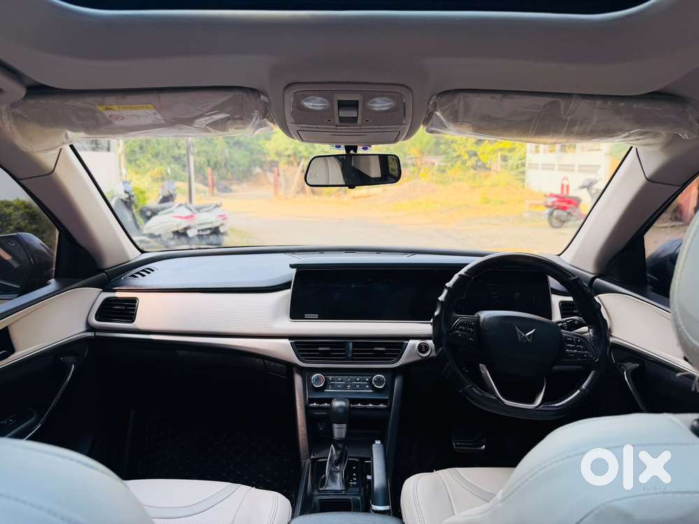 Mahindra Xuv700 2.2 Ax 5 Diesel At 7 Str, 2025, Diesel