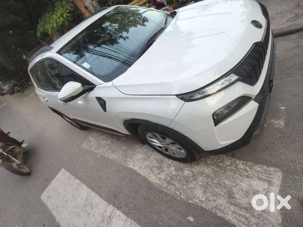 Škoda Kylaq Signature 1.0 Tsi Mt  March 2025  Single Owner  Candy W