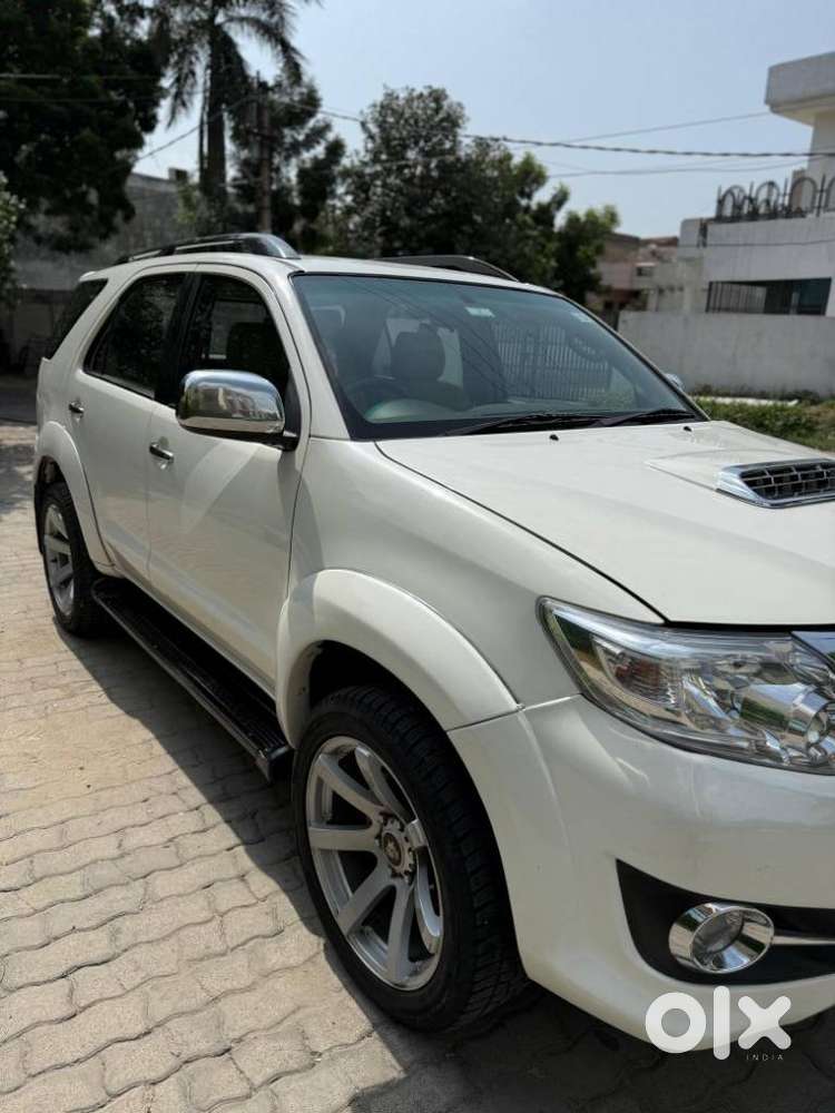Toyota Fortuner 3.0 4x4 Manual, 2011, Diesel
