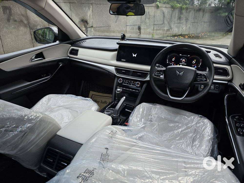 Mahindra Xuv700 2.2 Ax 7 Diesel At Str Awd, 2024, Diesel