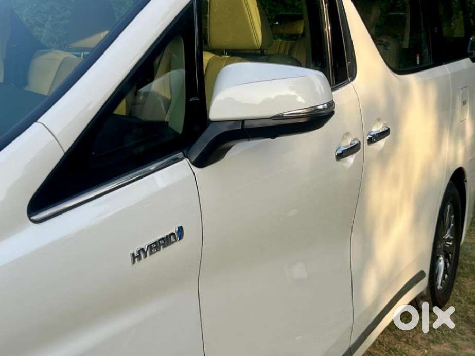 Toyota Vellfire 2.5 Executive Lounge, 2022, Petrol