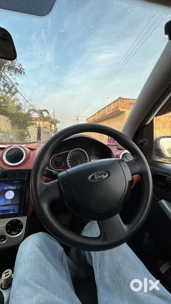 Ford Car Manual 2010