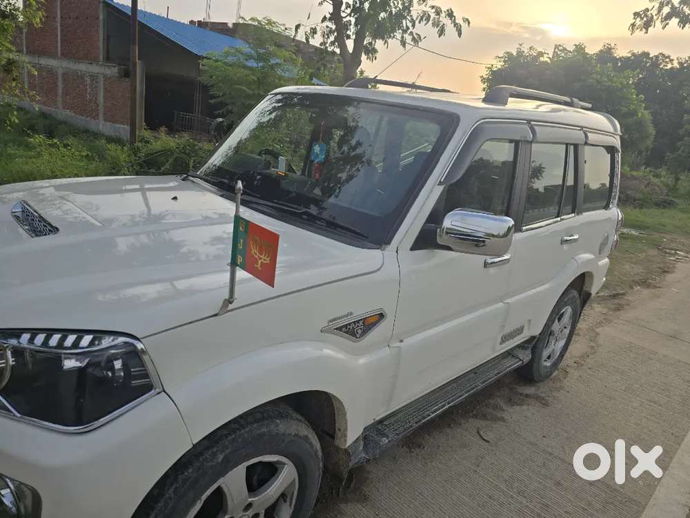 White Colour Scorpio Diesel Manual