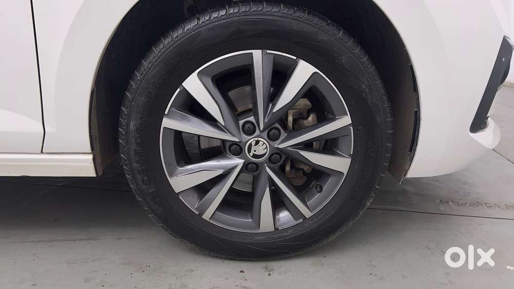 Skoda Slavia Style 1.0l Tsi Mt, 2022, Petrol