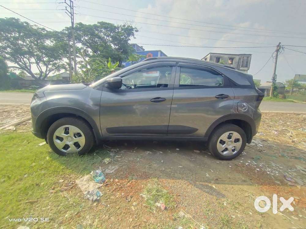 Tata Nexon Smart Plus S 1.2 Revotron Petrol 5 Mt, 2023, Petrol