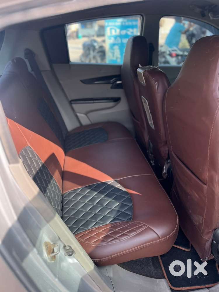 Mahindra Kuv 100 2017