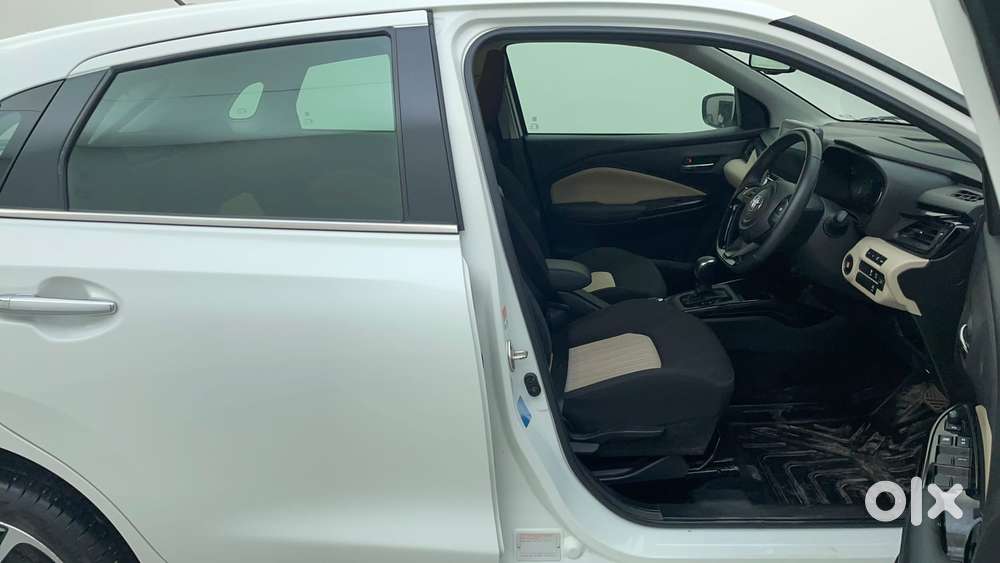Toyota Glanza 1.2 V Amt, 2023, Petrol