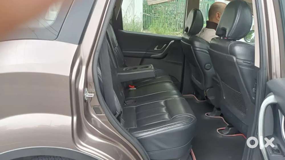 Mahindra Xuv 500 W10 Mt