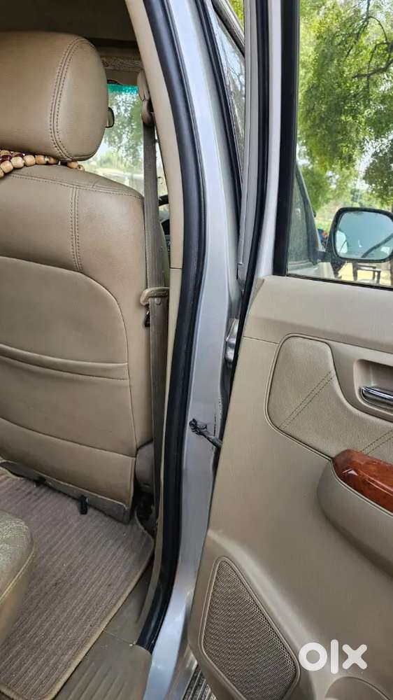 Fortuner 2010 Model Single Owner 177000 Km Driven Slightly Negotiable