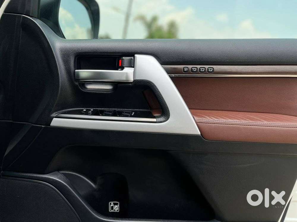 Toyota Land Cruiser [2015-2020] 4.5 Vx Lc 200, 2016, Diesel