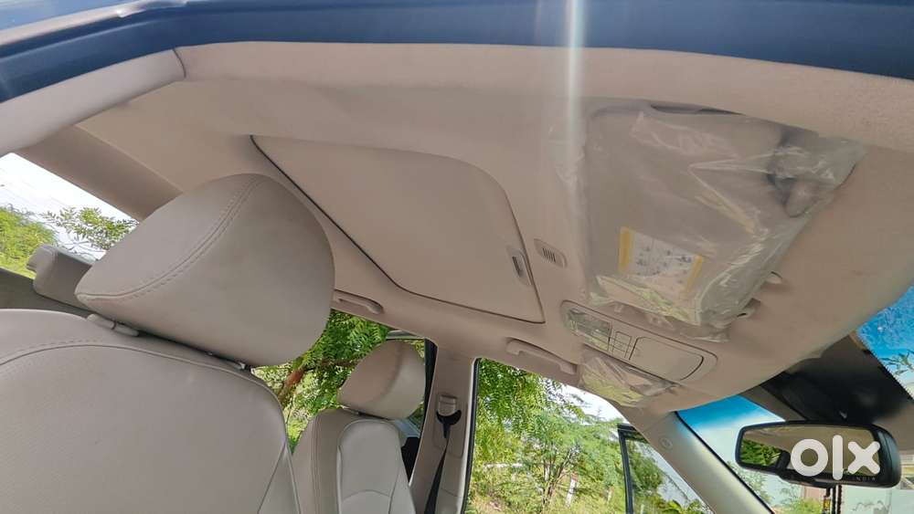 Mahindra Xuv300 1.2 W8 (o) Amt Petrol, 2022, Petrol